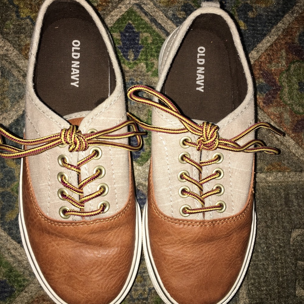 Canvas shoes